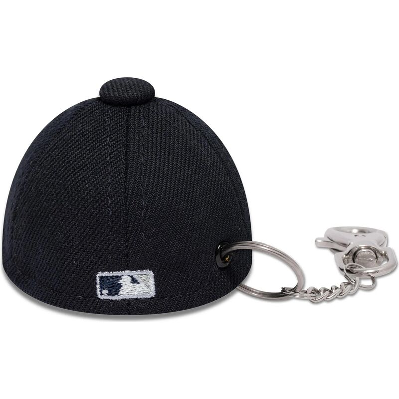 priedai-tamsiai-melyna-llavero-mini-cap-keychain-new-york-yankees-mlb-new-era priedai-tamsiai-melyna-llavero-mini-cap-keychain-new-york-yankees-mlb-new-era