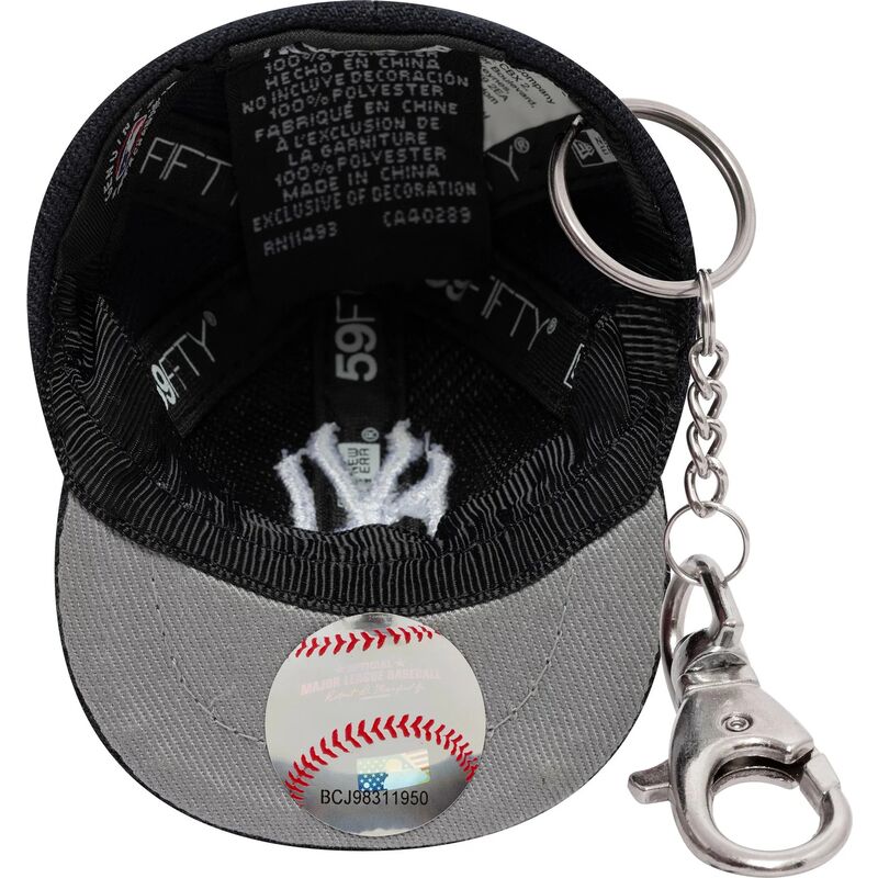 priedai-tamsiai-melyna-llavero-mini-cap-keychain-new-york-yankees-mlb-new-era priedai-tamsiai-melyna-llavero-mini-cap-keychain-new-york-yankees-mlb-new-era