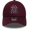 kepure-islenkta-raudona-reguliuojamas-9forty-team-outline-new-york-yankees-mlb-new-era