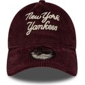 kepure-islenkta-raudona-reguliuojamas-9twenty-a-frame-cord-script-new-york-yankees-mlb-new-era