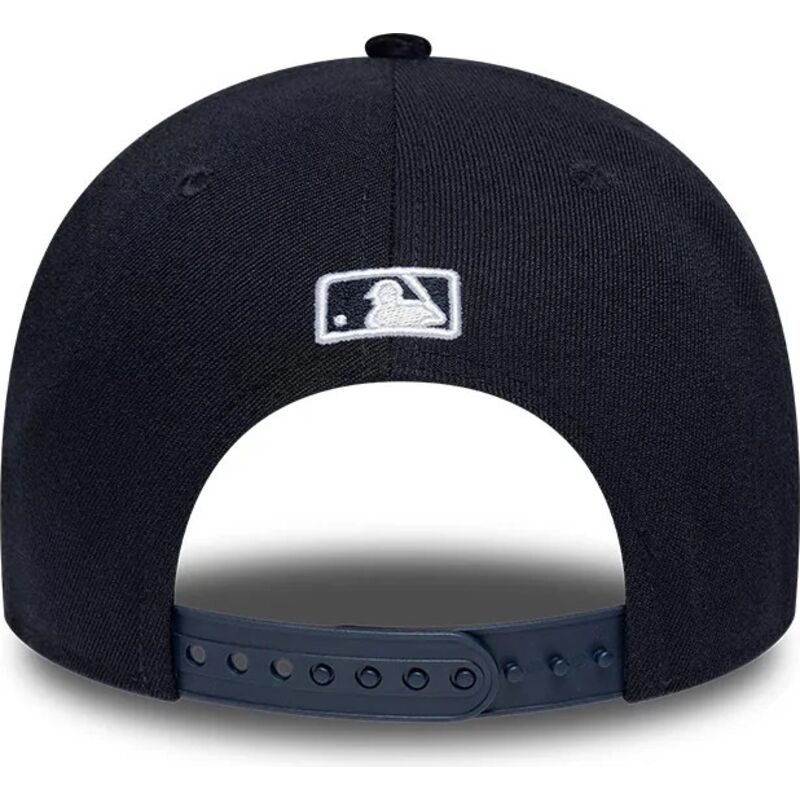 kepure-islenkta-tamsiai-melyna-snapback-9forty-m-crown-cord-visor-new-york-yankees-mlb-new-era kepure-islenkta-tamsiai-melyna-snapback-9forty-m-crown-cord-visor-new-york-yankees-mlb-new-era