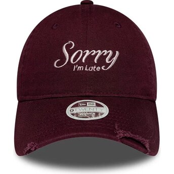 Kepurė išlenkta raudona reguliuojamas 9TWENTY Slogan Sorry I'm Late New Era
