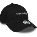 kepure-islenkta-juoda-reguliuojamas-9twenty-slogan-overthinking-new-era