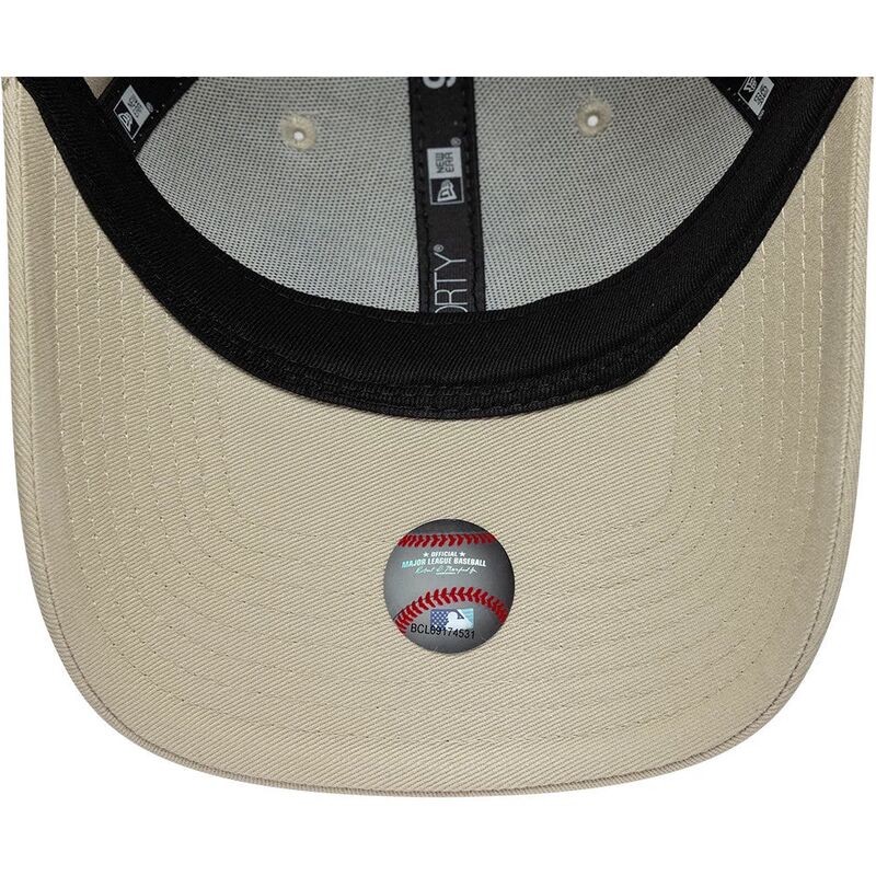 kepure-islenkta-smelio-reguliuojamas-9forty-fruit-icon-strawberry-new-york-yankees-mlb-new-era