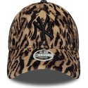 kepure-islenkta-leopardinis-reguliuojamas-9forty-ocelot-print-new-york-yankees-mlb-new-era
