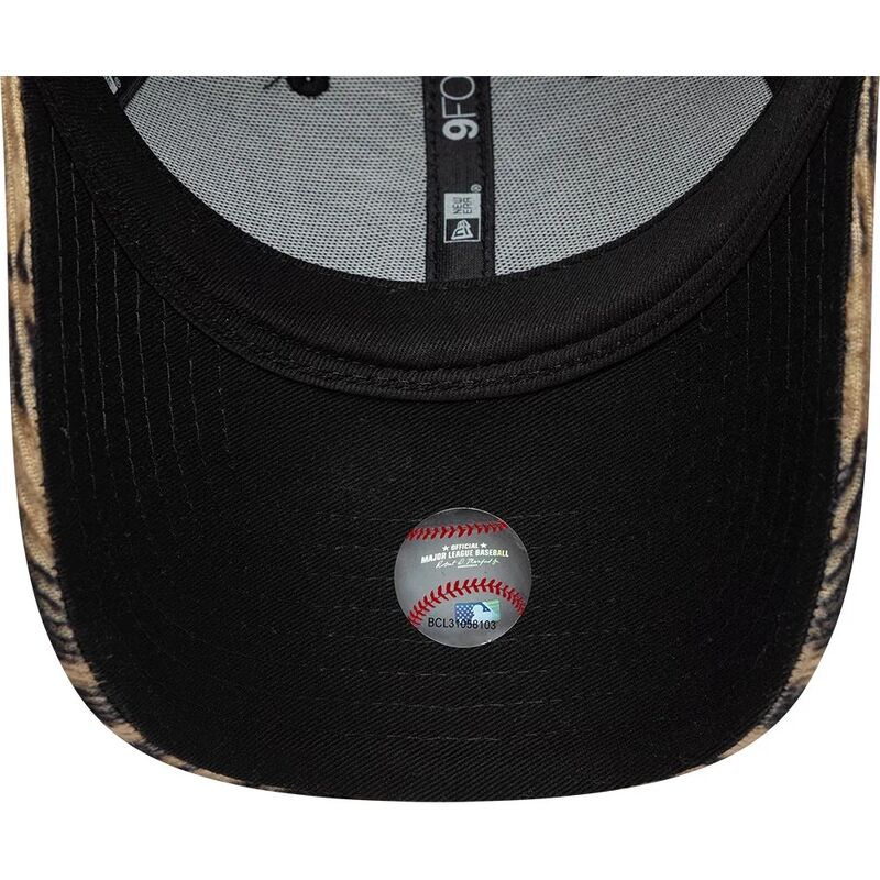 kepure-islenkta-leopardinis-reguliuojamas-9forty-ocelot-print-new-york-yankees-mlb-new-era kepure-islenkta-leopardinis-reguliuojamas-9forty-ocelot-print-new-york-yankees-mlb-new-era