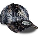 kepure-islenkta-ivairiaspalvis-reguliuojamas-9forty-snake-print-new-york-yankees-mlb-new-era