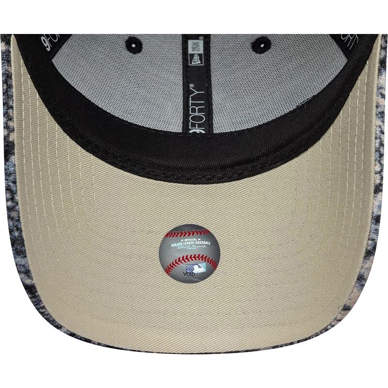 kepure-islenkta-ivairiaspalvis-reguliuojamas-9forty-snake-print-new-york-yankees-mlb-new-era