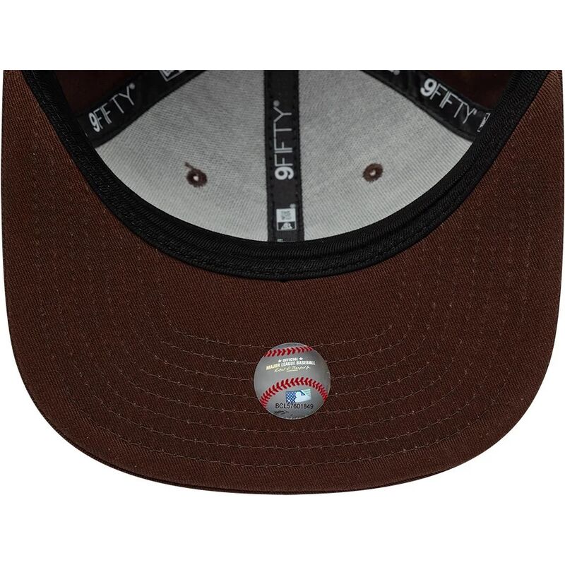 kepure-plokscia-ruda-snapback-9fifty-original-fit-league-essential-new-york-yankees-mlb-new-era