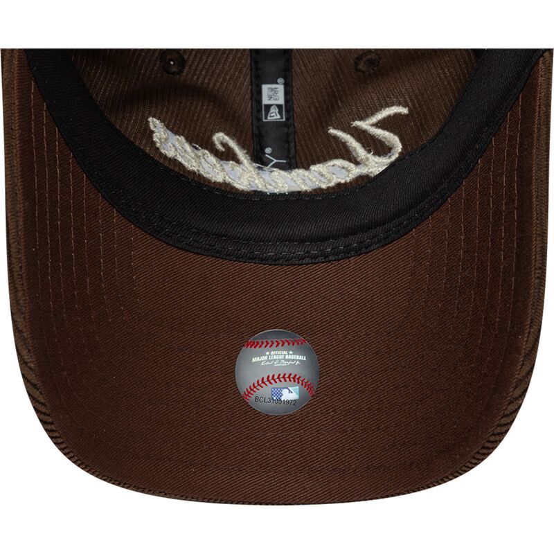 kepure-islenkta-ruda-reguliuojamas-9twenty-cord-script-new-york-yankees-mlb-new-era