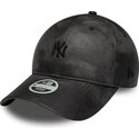 kepure-islenkta-juoda-reguliuojamas-9twenty-washed-pu-new-york-yankees-mlb-new-era