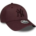 kepure-islenkta-raudona-reguliuojamas-9forty-league-essential-new-york-yankees-mlb-new-era