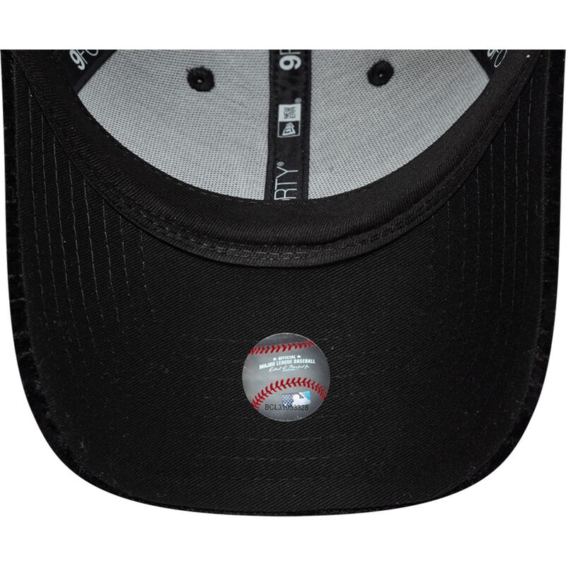 kepure-islenkta-juoda-reguliuojamas-9forty-velour-new-york-yankees-mlb-new-era