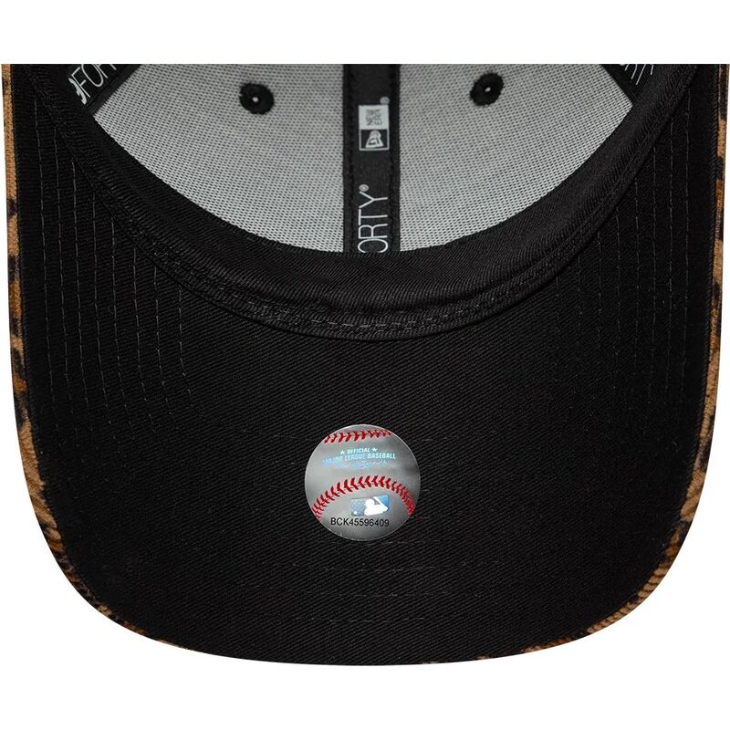 kepure-islenkta-leopardinis-reguliuojamas-9forty-leopard-cord-new-york-yankees-mlb-new-era kepure-islenkta-leopardinis-reguliuojamas-9forty-leopard-cord-new-york-yankees-mlb-new-era