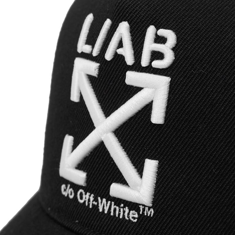 kepure-islenkta-juoda-snapback-clamp-arrows-l-ab-c-o-off-white