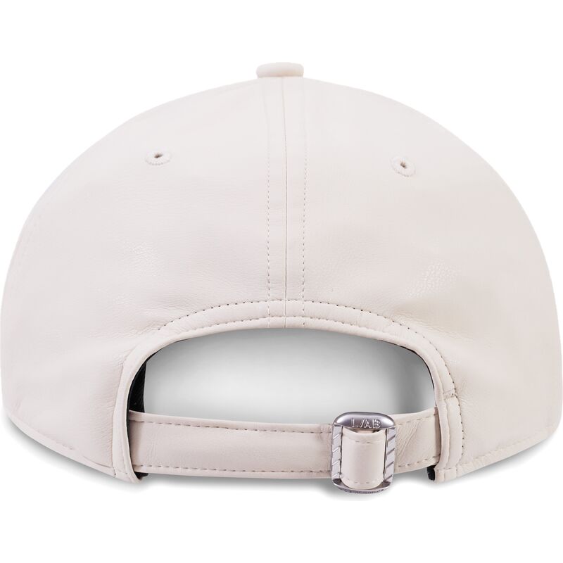 kepure-islenkta-smelio-reguliuojamas-clamp-arrows-pu-leather-l-ab-c-o-off-white