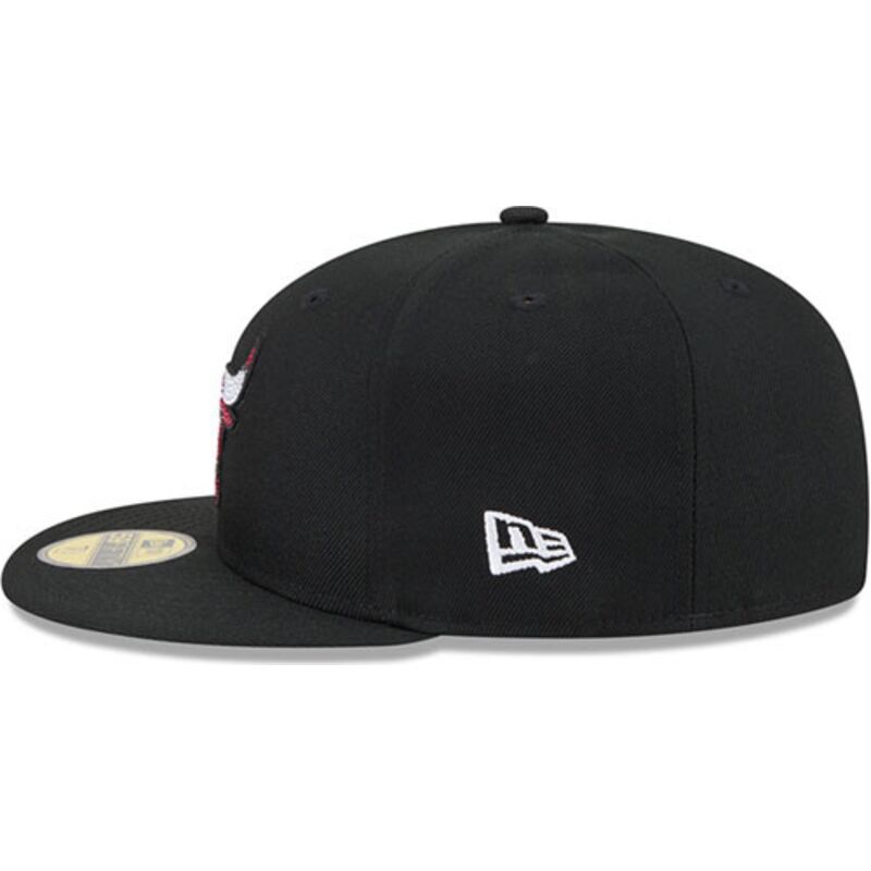 kepure-plokscia-juoda-priglundanti-59fifty-rhinestone-badge-chicago-bulls-nba-new-era kepure-plokscia-juoda-priglundanti-59fifty-rhinestone-badge-chicago-bulls-nba-new-era