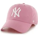 rozowa-czapka-z-zakrzywionym-daszkiem-z-duzym-logo-mlb-new-york-yankees-od-47-brand