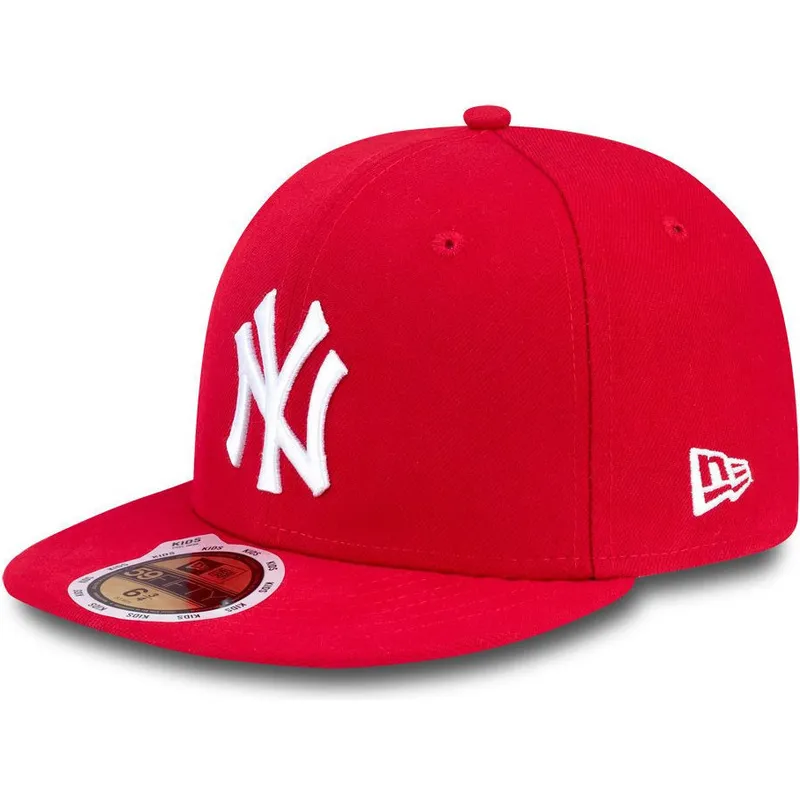 czerwona-dopasowana-czapka-z-daszkiem-dla-chlopca-59fifty-essential-new-york-yankees-mlb-od-new-era